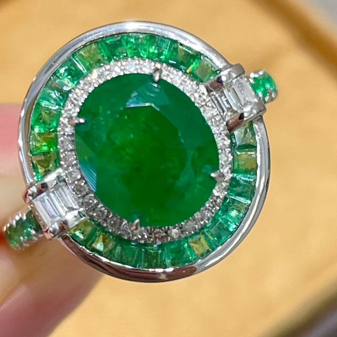 14k Gold 3.73 Ct Natural Emerald & Diamond Ring - 9