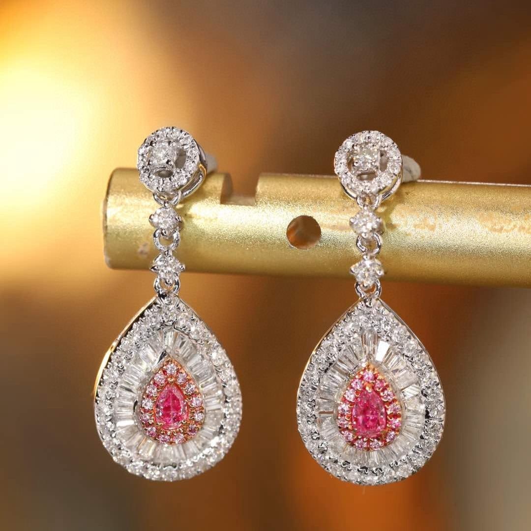 14k Gold 0.80 Ctw Natural Pink Diamond & Diamond Earrings: Ref:231182010 // gold content:14k gold // main gemstone:pink diamond // shape:pear // carat weight:0. 16ct // color:pink // treatment:natural // // adjacent gemstone 2 : diamond // shape:multiple //