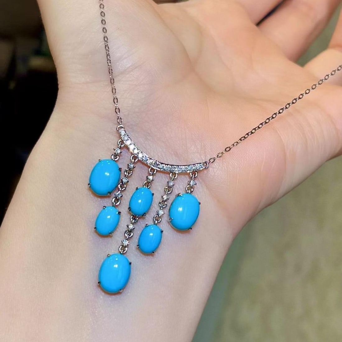 14k Gold 7.73 Ctw Natural Blue Turquoise & Diamond Necklace: Ref:231182019 // gold content:14k gold // main gemstone:blue turquoise // shape:oval // carat weight:7. 49ct // color:blue // treatment:natural // // adjacent gemstone 2 : diamond // shape:round //