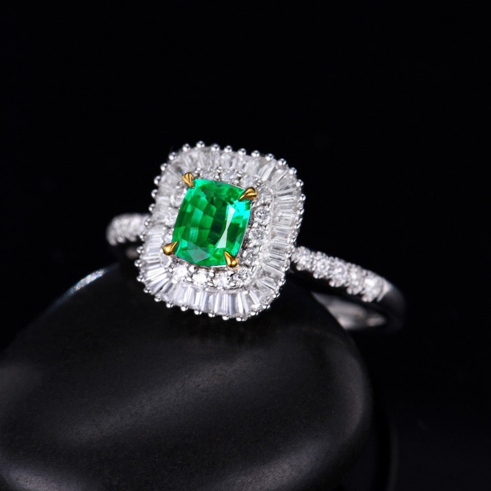 14k Gold 0.97 Ctw Natural Emerald & Diamond Ring - 3