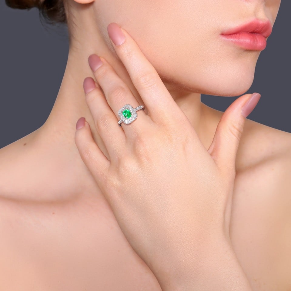 14k Gold 0.97 Ctw Natural Emerald & Diamond Ring - 9