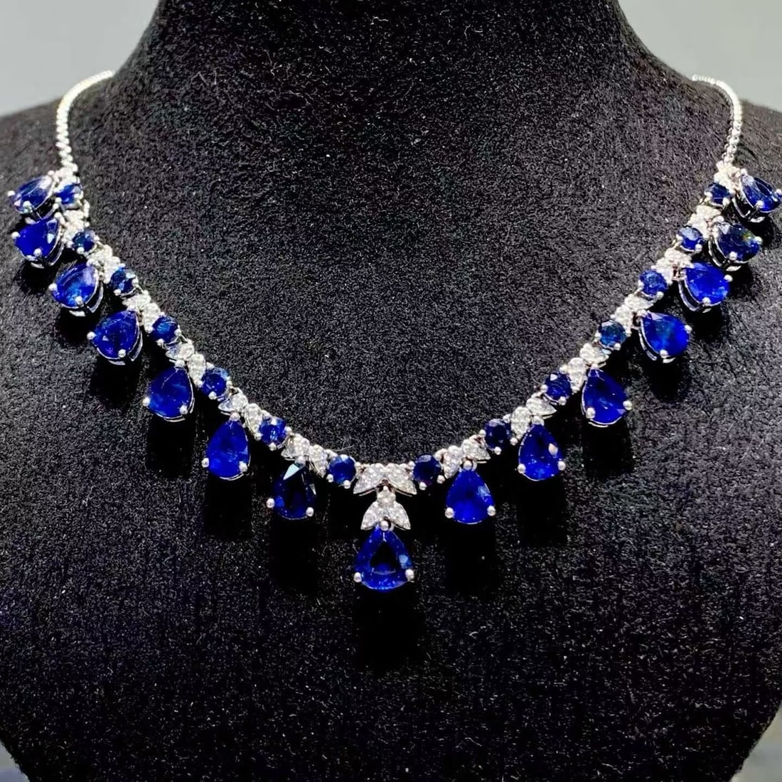 14k Gold 10.02 Ct Natural Sapphire & Diamond Necklace: Ref:231182029 // gold content:14k gold // main gemstone:sapphire // shape:pear // carat weight:10. 02ct // color:blue // treatment:natural // // adjacent gemstone 2 : diamond // shape:round //