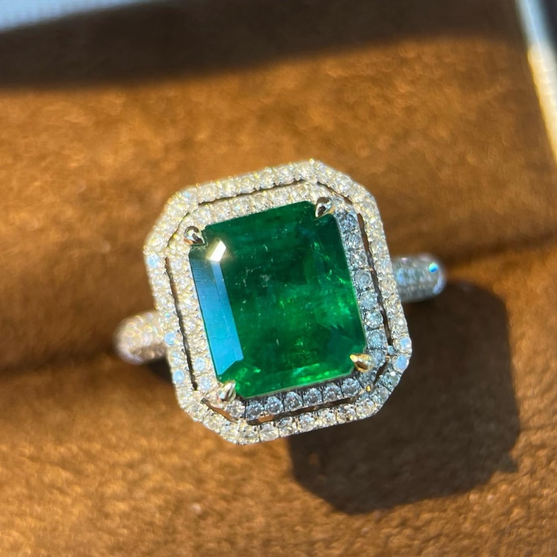 14k Gold 3.94 Ctw Natural Emerald & Diamond Ring: Ref:231182030 // gold content:14k gold // ring size:7. 25us // // main gemstone:emerald // shape:octagonal // carat weight:3. 40ct // color:green // treatment:natural // // adjacent gemstone 2 : diamo