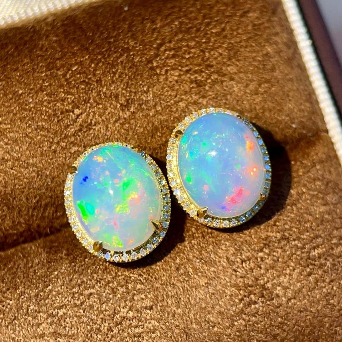 14k Gold 5.03 Ctw Natural Opal & Diamond Earrings: Ref:231182036 // gold content:14k gold // main gemstone:opal // shape:oval // carat weight:4. 8ct // color:color // treatment:natural // // adjacent gemstone 2 : diamond // shape:round // carat weight