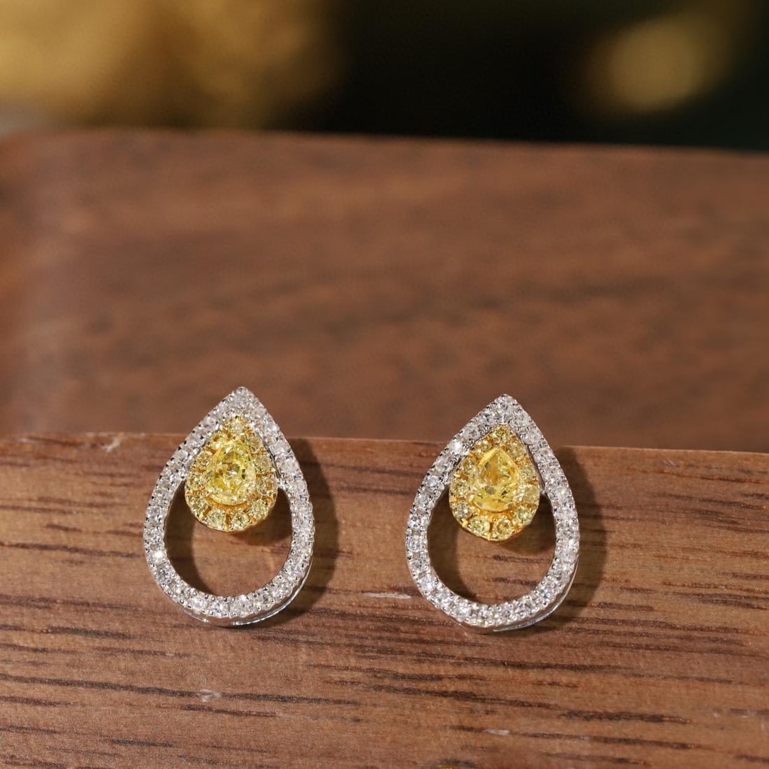 14k Gold 0.40 Ctw Natural Yellow Diamond & Diamond Earrings: Ref:231182048 // gold content:14k gold // main gemstone:yellow diamond // shape:pear // carat weight:0. 16ct // color:yellow // treatment:natural // // adjacent gemstone 2 : diamond // shape:round //