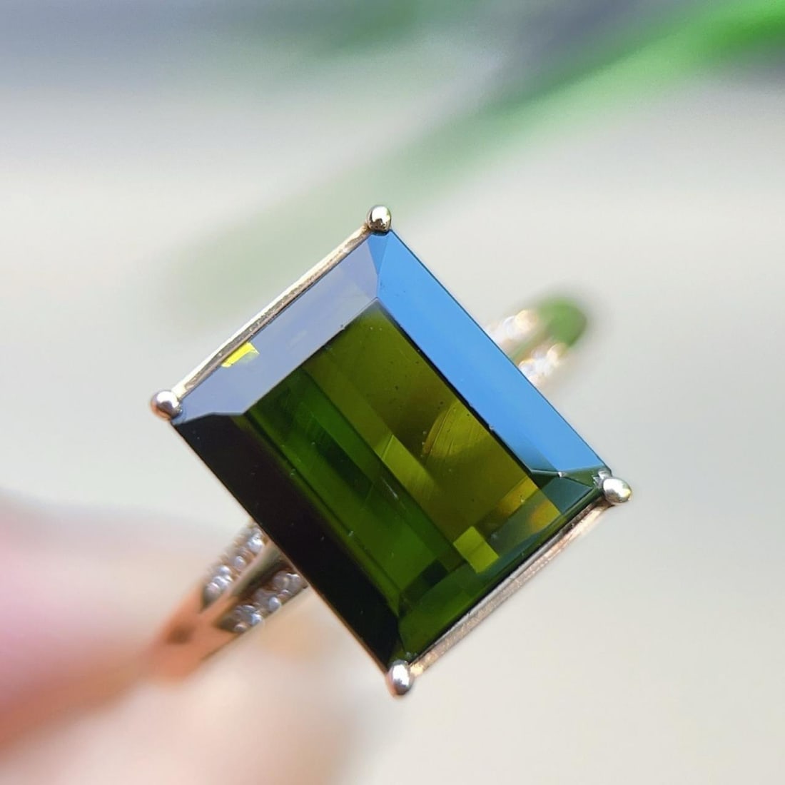 14k Gold 4.30 Ctw Natural Tourmaline & Diamond Ring: Ref:231182059 // gold content:14k gold // ring size:7. 25us // // main gemstone:tourmaline // shape:octagonal // carat weight:4. 25ct // color:green // treatment:natural // // adjacent gemstone 2 :