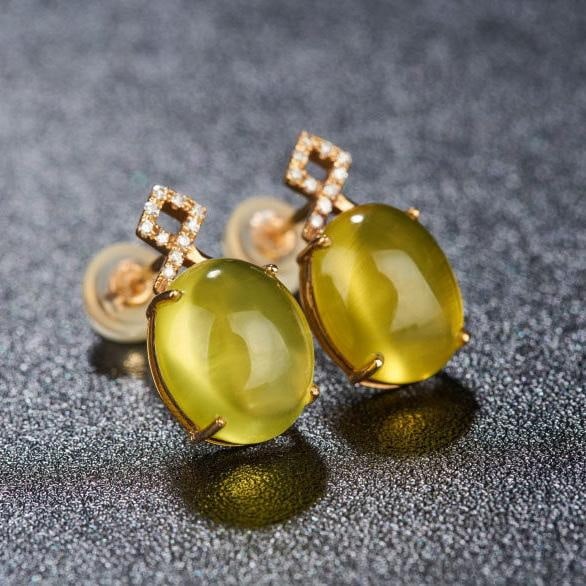 14k Gold 8.2 Ct Natural Prehnite & Diamond Earrings: Ref:231182064 // gold content:14k gold // main gemstone:prehnite // shape:oval // carat weight:8. 2ct // color:yellow // treatment:natural // // adjacent gemstone 2 : diamond // shape:round // clarity