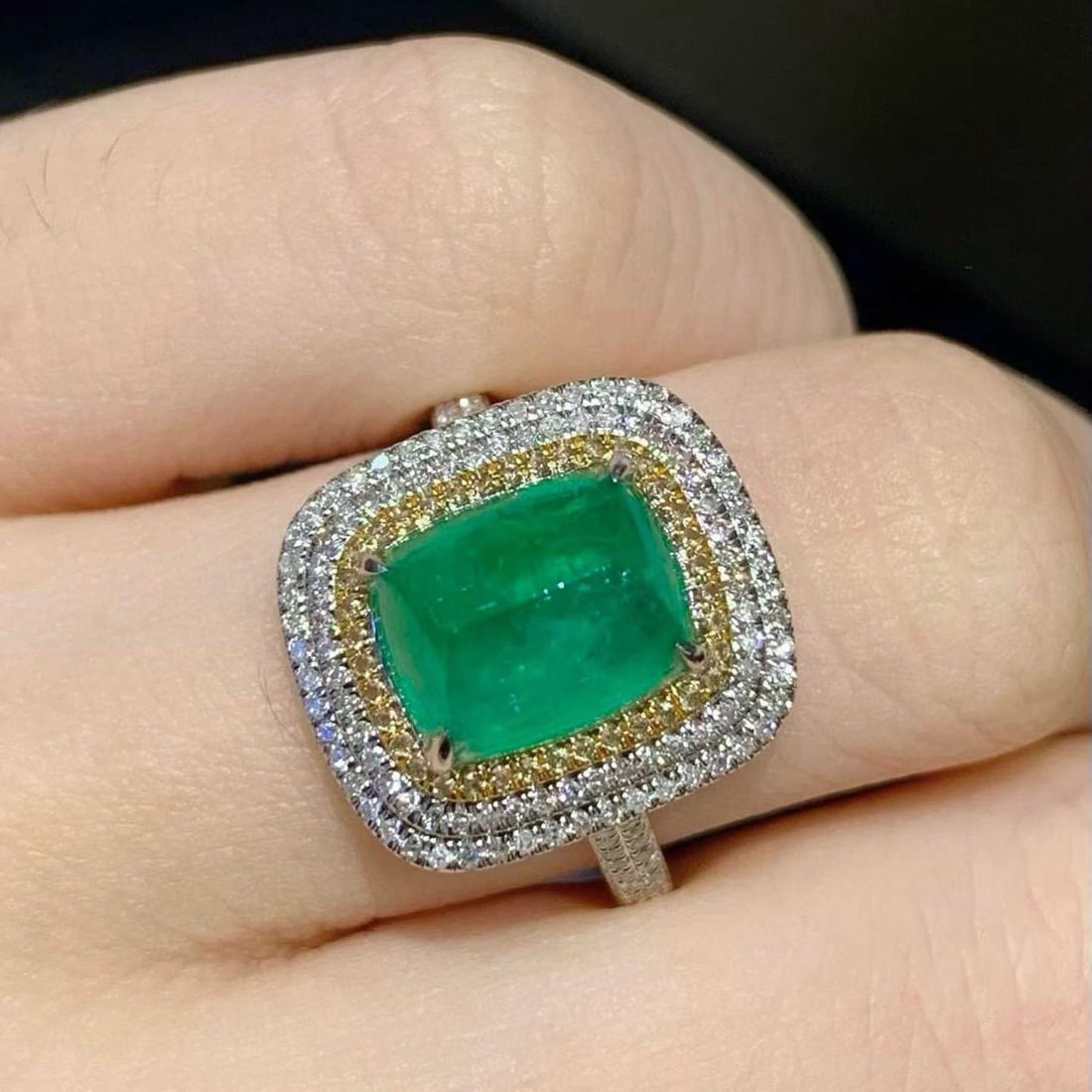14k Gold 2.75 Ct Natural Emerald & Diamond Ring: Ref:231182072 // gold content:14k gold // ring size:7. 25us // // main gemstone:emerald // shape:sugar-loaf // carat weight:2. 75ct // color:green // treatment:natural // // adjacent gemstone 2 :