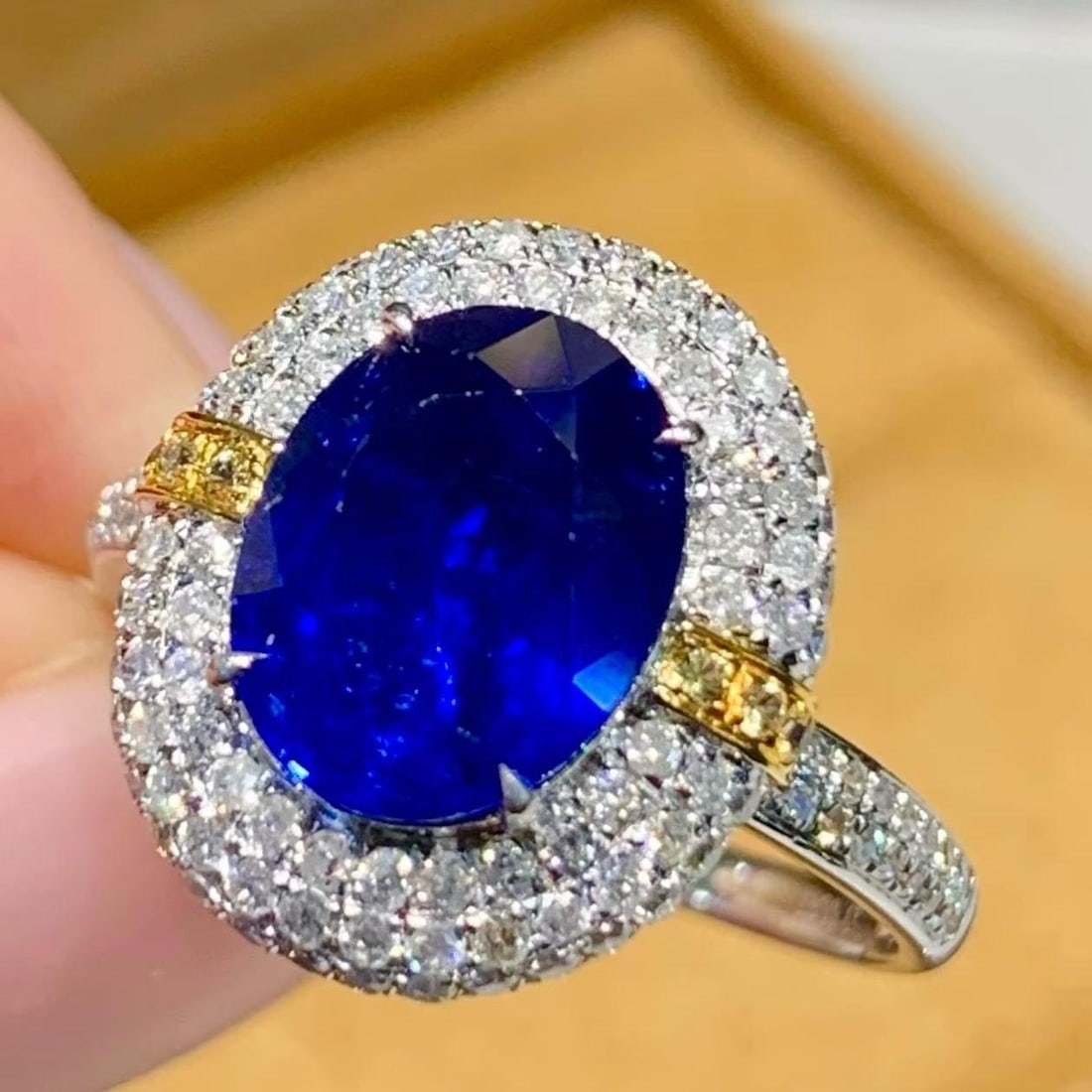14k Gold 3.02 Ct Natural Sapphire & Diamond Ring: Ref:231182075 // gold content:14k gold // ring size:7. 25us // // main gemstone:sapphire // shape:oval // carat weight:3. 02ct // color:blue // treatment:natural // // adjacent gemstone 2 : diamond //