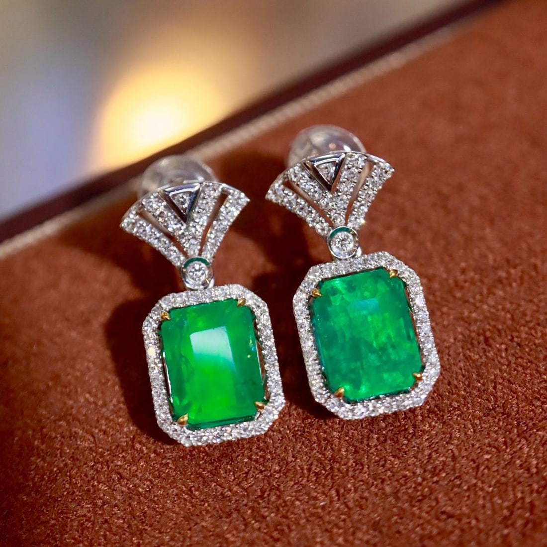 14k Gold 3.61 Ctw Natural Emerald & Diamond Earrings: Ref:231182079 // gold content:14k gold // main gemstone:emerald // shape:octagonal // carat weight:3. 06ct // color:green // treatment:natural // // adjacent gemstone 2 : diamond // shape:round // car