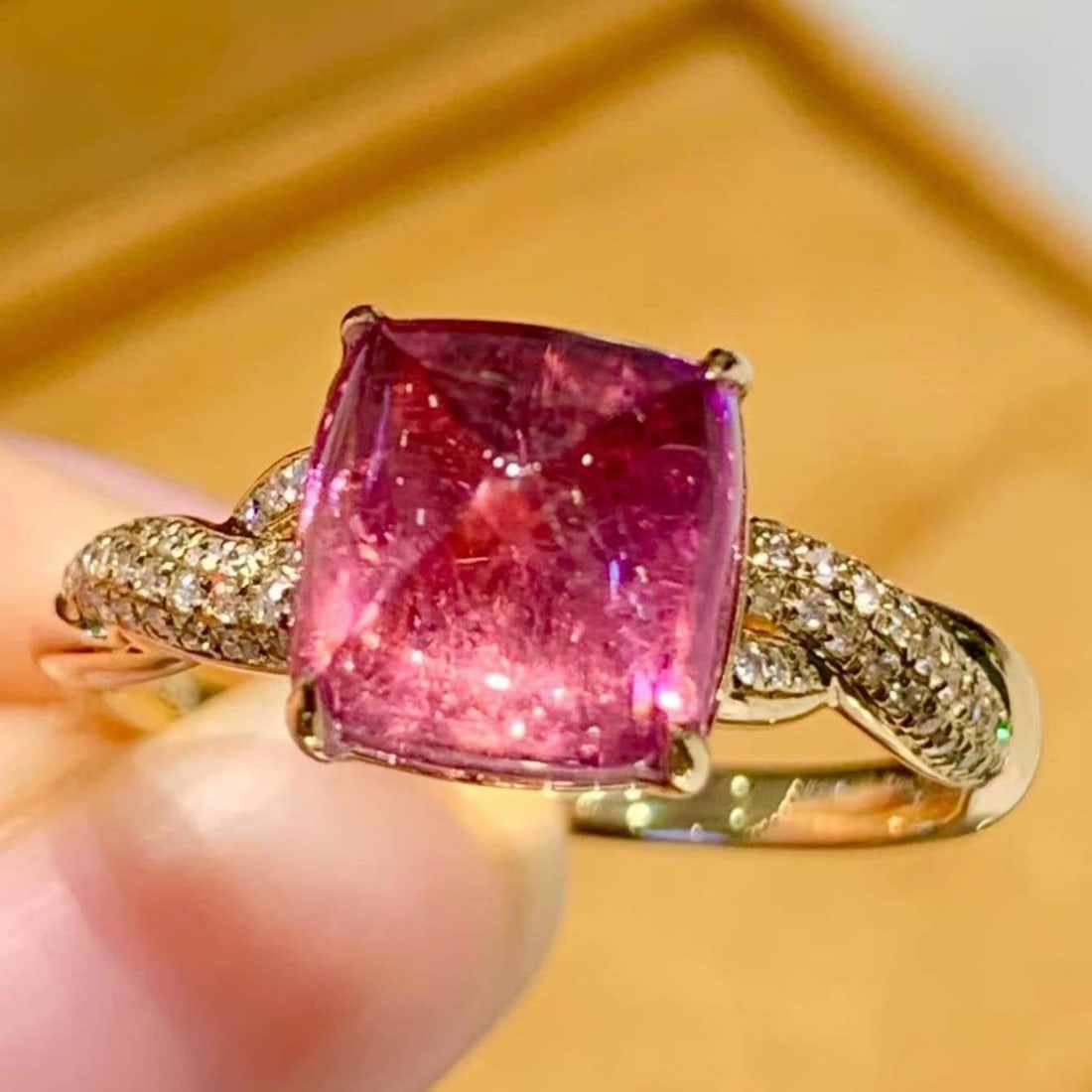 14k Gold 3.3 Ct Natural Tourmaline & Diamond Ring: Ref:231182107 // gold content:14k gold // ring size:7. 25us // // main gemstone:tourmaline // shape:sugar-loaf // carat weight:3. 3ct // color:red // treatment:natural // // adjacent gemstone 2 :