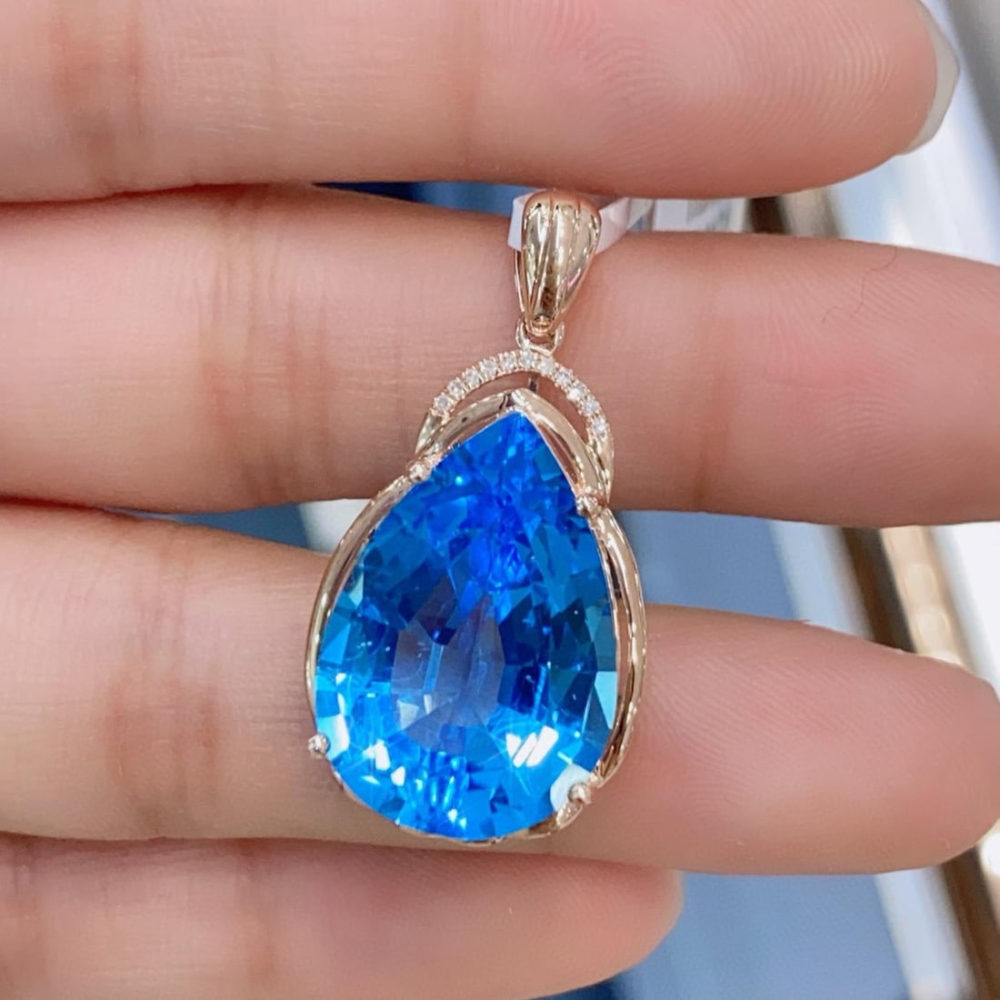 14k Gold 15.03 Ctw Natural Topaz & Diamond Pendant( Without Chain ): Ref:231182112 // gold content:14k gold // main gemstone:topaz // shape:pear // carat weight:15ct // color:blue // treatment:natural // // adjacent gemstone 2 : diamond // number of stones:11 //
