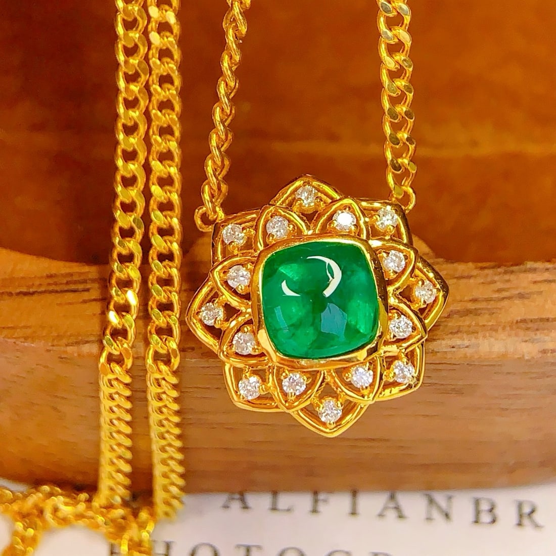 14k Gold 1.2 Ct Natural Emerald & Diamond Necklace - 5