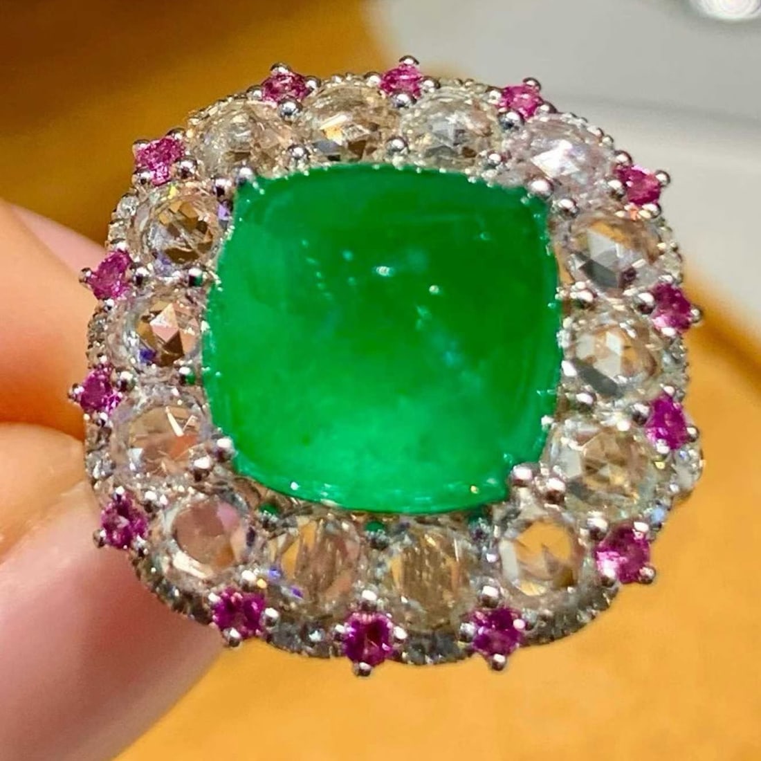 14k Gold 4.3 Ct Natural Emerald & Diamond Ring - 2