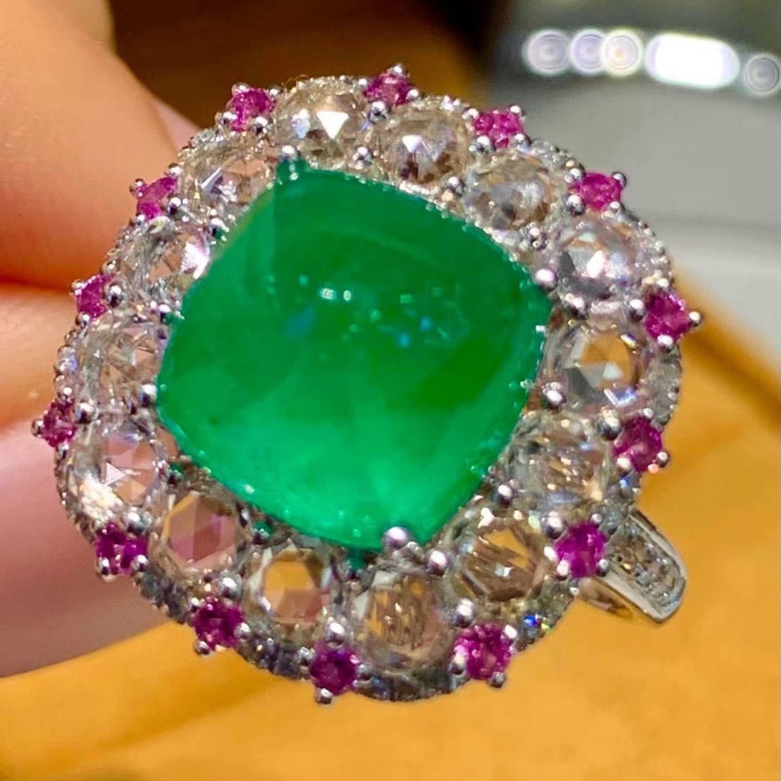 14k Gold 4.3 Ct Natural Emerald & Diamond Ring - 3