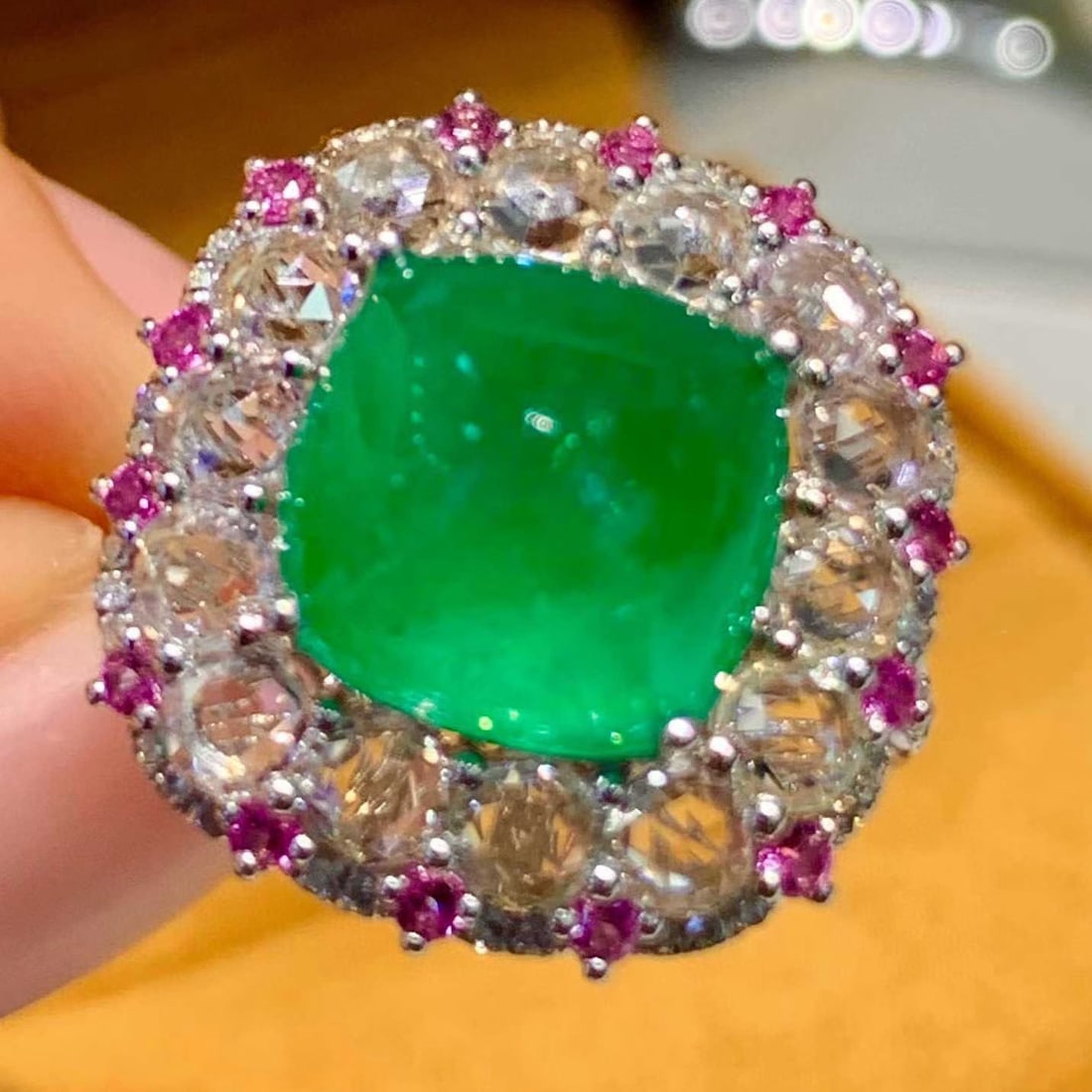 14k Gold 4.3 Ct Natural Emerald & Diamond Ring - 4