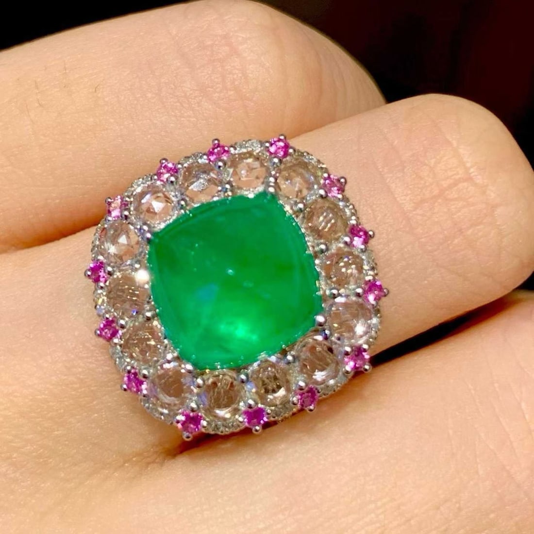 14k Gold 4.3 Ct Natural Emerald & Diamond Ring - 5