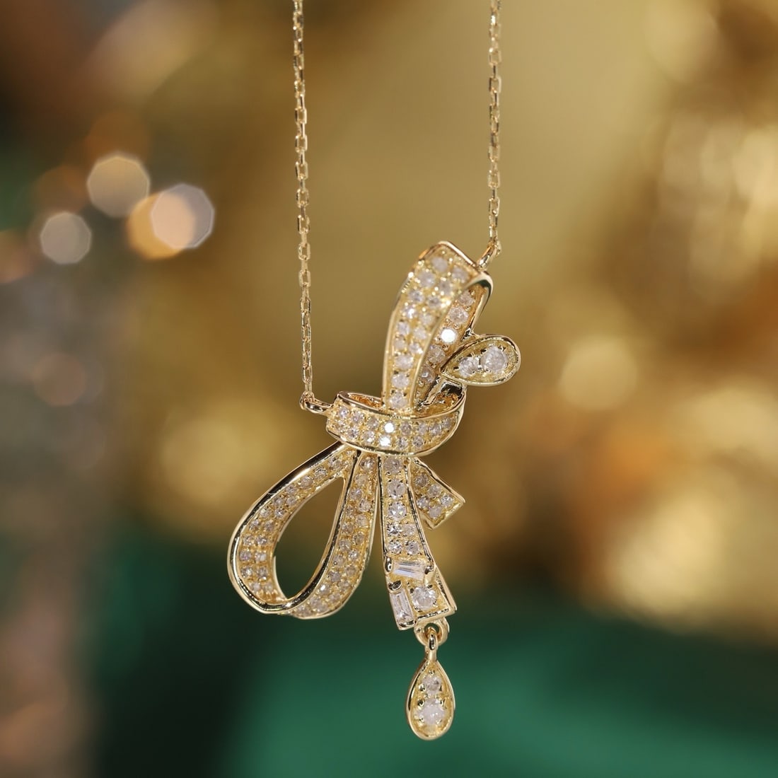 14k Gold 0.3 Ct Natural H Diamond Necklace: Ref:231182139 // gold content:14k gold // main gemstone:diamond // shape:multiple // carat weight:0. 3ct // clarity grade:vs-si // color:h // treatment:natural // Condition: New Low Estimate: 1900.00