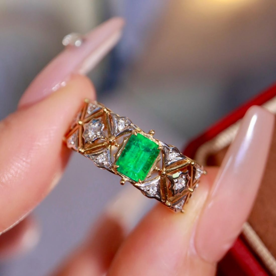 14k Gold 0.83 Ctw Natural Emerald & Diamond Ring: Ref:231182162 // gold content:14k gold // ring size:7. 25us // // main gemstone:emerald // shape:octagonal // carat weight:0. 62ct // color:green // treatment:natural // // adjacent gemstone 2 :