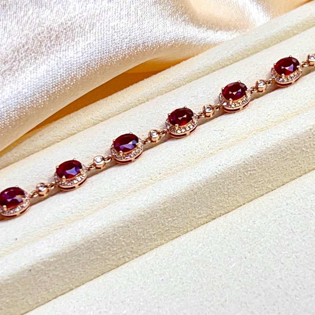 14k Gold 2.69 Ct Vivid Red Natural Ruby & Diamond Bracelet - 4