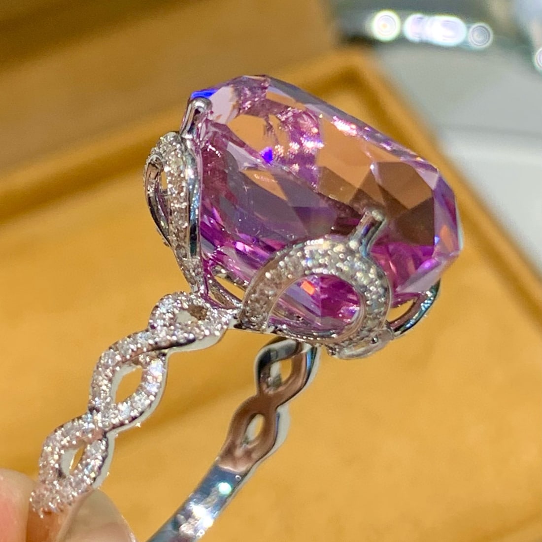 14k Gold 11.5 Ct Natural Kunzite & Diamond Ring - 4