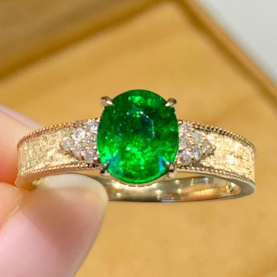 14k Gold 1.4 Ct Vivid Green Natural Tsavorite & Diamond Ring: Ref:231182192 // gold content:14k gold // ring size:7. 25us // // main gemstone:tsavorite // shape:oval // carat weight:1. 4ct // color:vivid green // treatment:natural // // adjacent gemstone 2 :