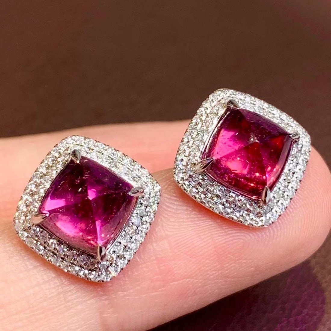 14k Gold 4 Ct Natural Tourmaline & Diamond Earrings: Ref:231182197 // gold content:14k gold // main gemstone:tourmaline // shape:sugar-loaf // carat weight:4ct // color:red // treatment:natural // // adjacent gemstone 2 : diamond // shape:round //