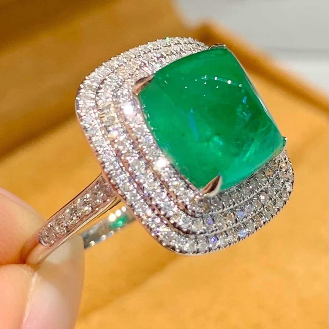 14k Gold 4.35 Ct Natural Emerald & Diamond Ring - 3