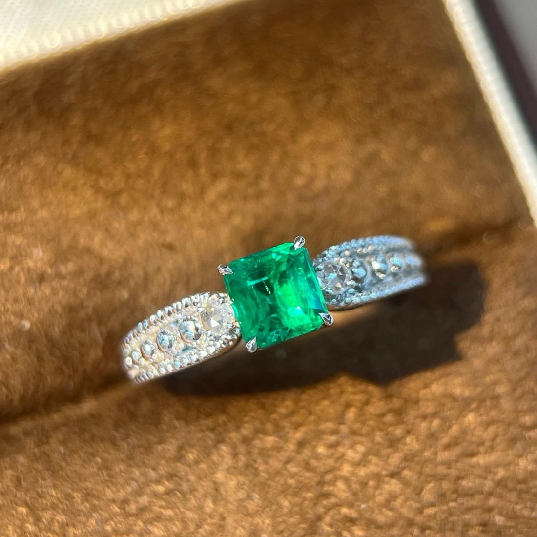 14k Gold 0.80 Ctw Vivid Green Natural Emerald & Diamond Ring: Ref:231182216 // gold content:14k gold // ring size:7. 25us // // main gemstone:emerald // shape:octagonal // carat weight:0. 78ct // color:vivid green // treatment:natural // // adjacent gemstone 2