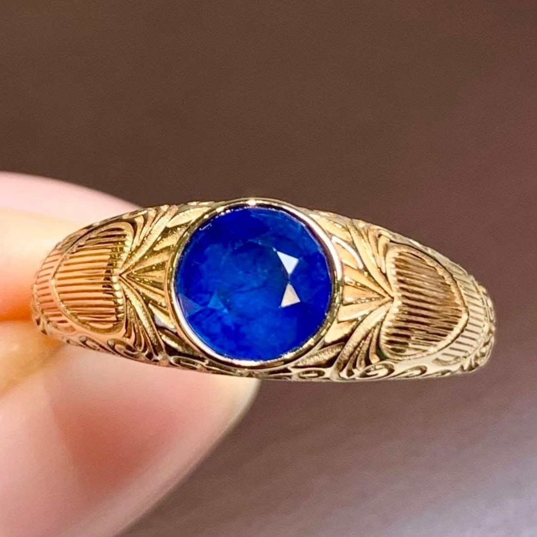 14k Gold 1.22 Ct Vivid Blue Natural Sapphire Ring - 2