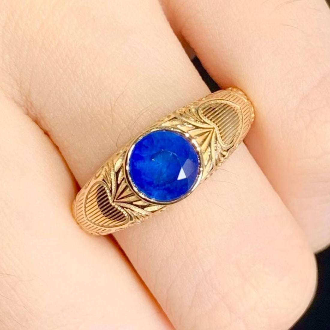 14k Gold 1.22 Ct Vivid Blue Natural Sapphire Ring - 3