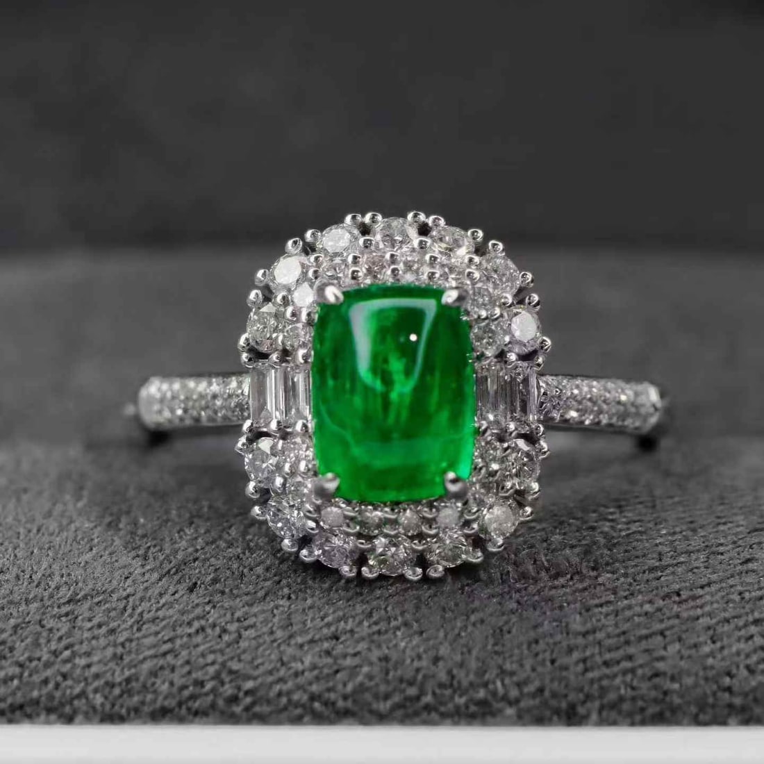 14k Gold 1.88 Ctw Natural Emerald & Diamond Ring: Ref:231182231 // gold content:14k gold // ring size:7. 25us // // main gemstone:emerald // shape:sugar-loaf // carat weight:1. 3ct // color:green // treatment:natural // // adjacent gemstone 2 :