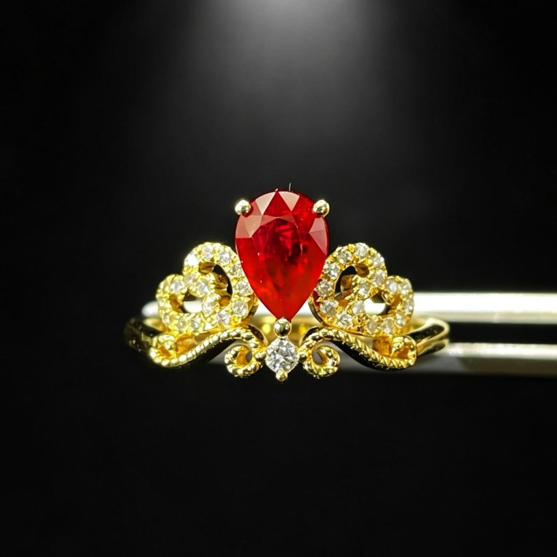 14k Gold 1.16 Ctw Natural Ruby & Diamond Ring: Ref:231182257 // gold content:14k gold // ring size:7. 25us // // main gemstone:ruby // shape:pear // carat weight:1. 01ct // color:pigeonblood red // treatment:natural // // adjacent gemstone 2 :
