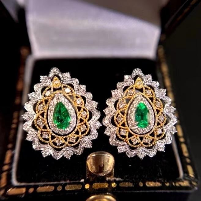 14k Gold 0.74 Ctw Vivid Green Natural Emerald & Diamond Earrings: Ref:231182262 // gold content:14k gold // main gemstone:emerald // shape:pear // carat weight:0. 35ct // color:vivid green // treatment:natural // // adjacent gemstone 2 : diamond // shape:round //