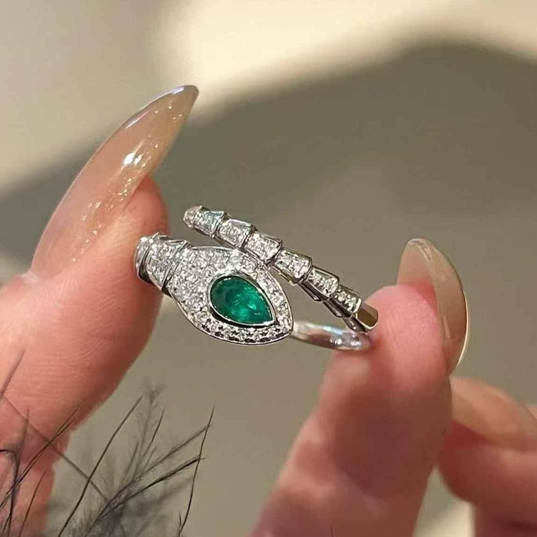 14k Gold 0.2 Ct Natural Emerald & Diamond Ring: Ref:231182264 // gold content:14k gold // ring size:7. 25us // // main gemstone:emerald // shape:pear // carat weight:0. 2ct // color:green // treatment:natural // // adjacent gemstone 2 : diamond //