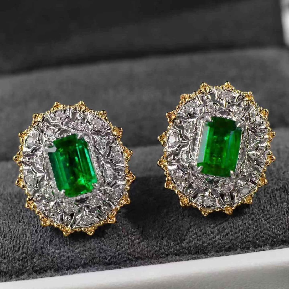 14k Gold 1.37 Ctw Vivid Green Natural Emerald & Diamond Earrings: Ref:231182265 // gold content:14k gold // main gemstone:emerald // shape:octagonal // carat weight:1. 18ct // color:vivid green // treatment:natural // // adjacent gemstone 2 : diamond // shape:round 