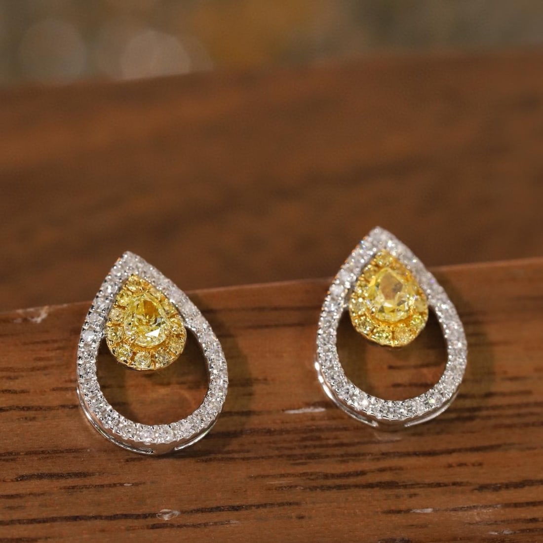 14k Gold 0.40 Ctw Natural Yellow Diamond & Diamond Earrings: Ref:231182270 // gold content:14k gold // main gemstone:yellow diamond // shape:pear // carat weight:0. 16ct // color:yellow // treatment:natural // // adjacent gemstone 2 : diamond // shape:round //