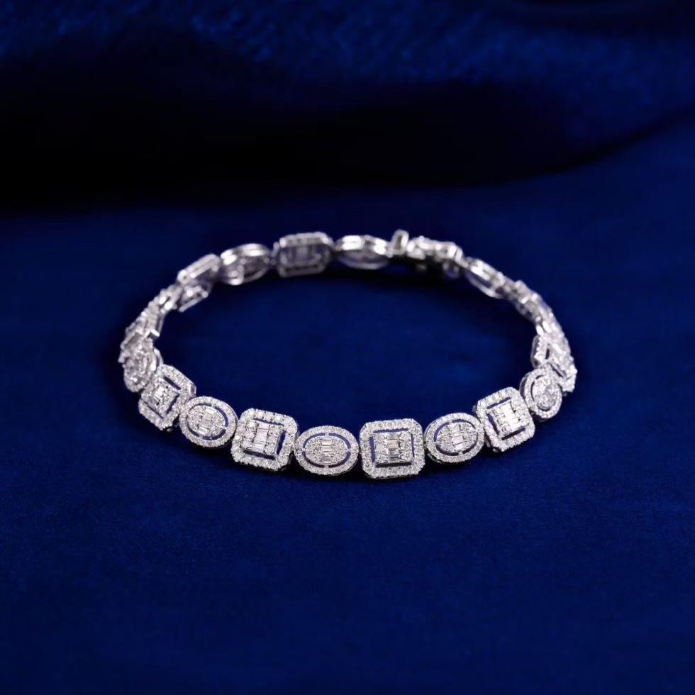 14k Gold 3.6 Ct Natural H Diamond Bracelet: Ref:231182276 // gold content:14k gold // main gemstone:diamond // shape:multiple // carat weight:3. 6ct // clarity grade:vs-si // color:h // treatment:natural // Condition: New Low Estimate: