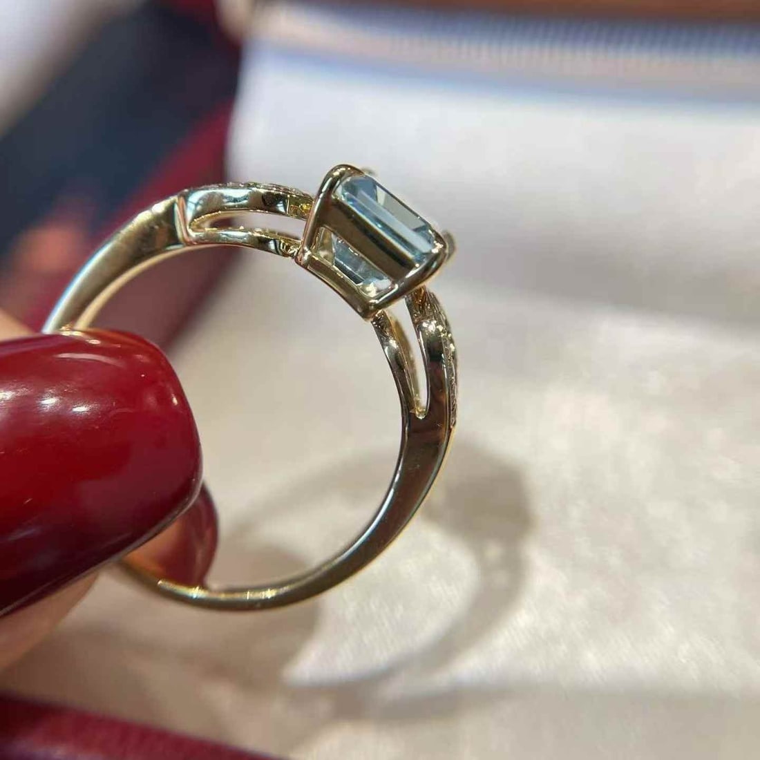 14k Gold 1.7 Ct Natural Aquamarine & Diamond Ring - 4