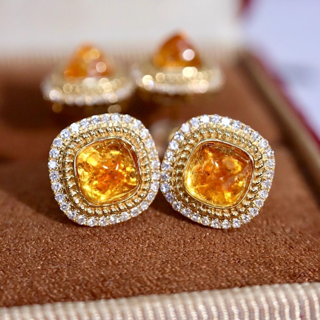 14k Gold 2.15 Ctw Natural Spessartine & Diamond Earrings: Ref:231182295 // gold content:14k gold // main gemstone:spessartine // shape:sugar-loaf // carat weight:2. 0ct // color:orange // treatment:natural // // adjacent gemstone 2 : diamond // shape:round