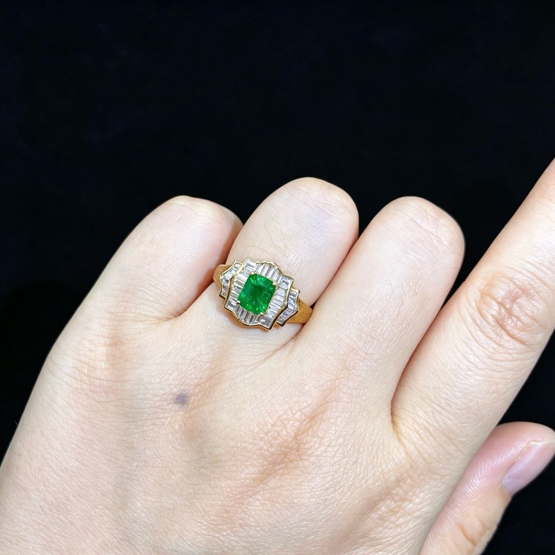 14k Gold 1.95 Ctw Natural Emerald & Sapphire Ring - 5