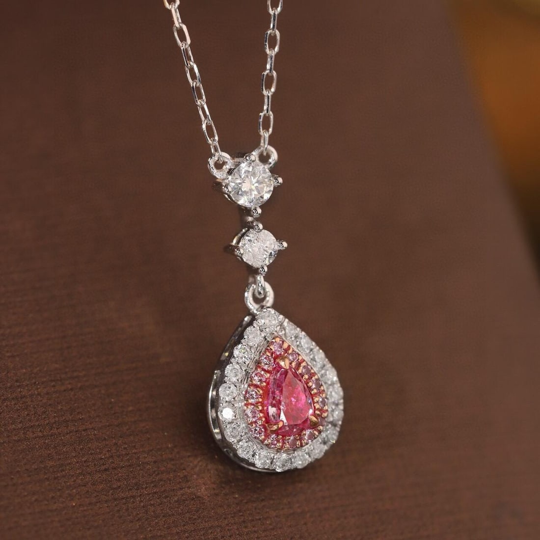 14k Gold 0.35 Ctw Natural Pink Diamond & Diamond Necklace: Ref:231182321 // gold content:14k gold // main gemstone:pink diamond // shape:pear // carat weight:0. 11ct // color:pink // treatment:natural // // adjacent gemstone 2 : diamond // shape:round //