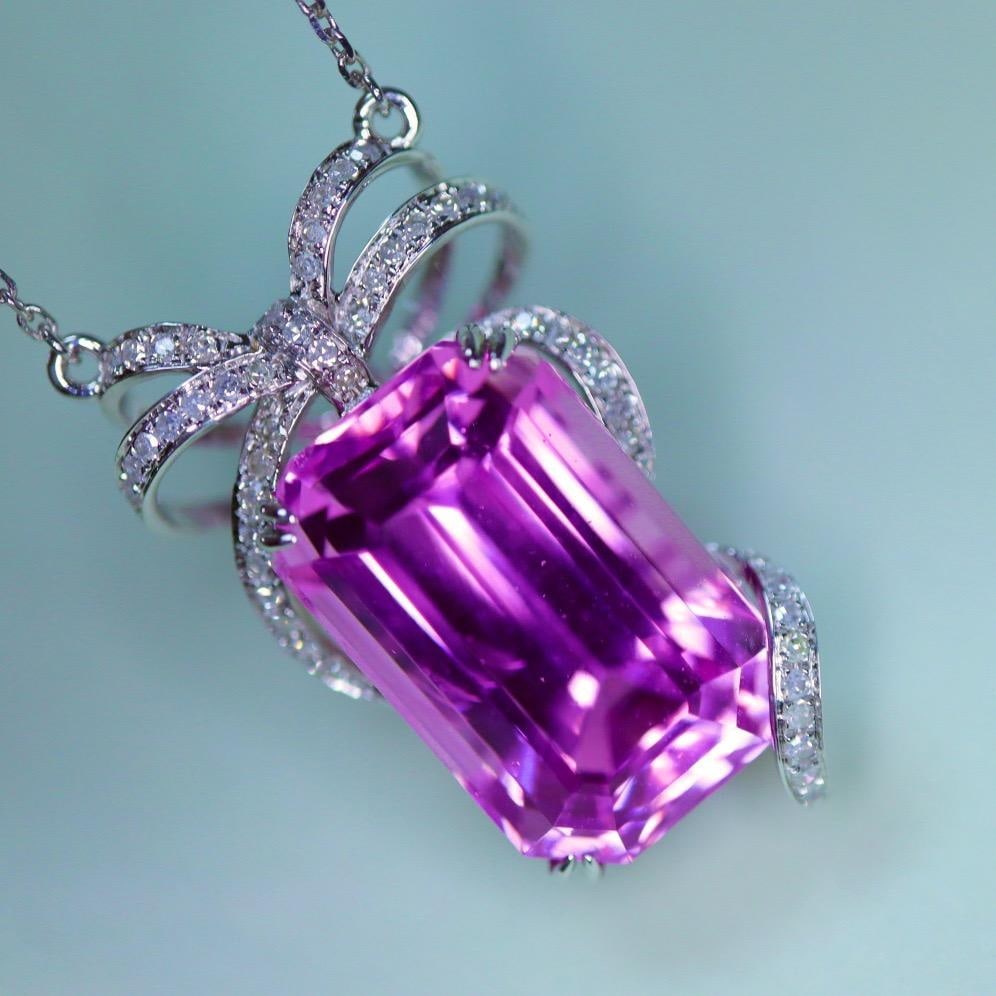 14k Gold 15.83 Ctw Natural Kunzite & Diamond Necklace: Ref:231182331 // gold content:14k gold // main gemstone:kunzite // shape:octagonal // carat weight:15. 58ct // color:pinkish purple // treatment:natural // // adjacent gemstone 2 : diamond //