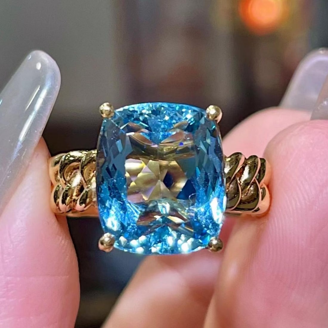 14k Gold 5.54 Ct Natural Aquamarine Ring: Ref:231182338 // gold content:14k gold // ring size:7. 25us // // main gemstone:aquamarine // shape:cushion // carat weight:5. 54ct // color:blue // treatment:natural // Condition: New Low Estimate:
