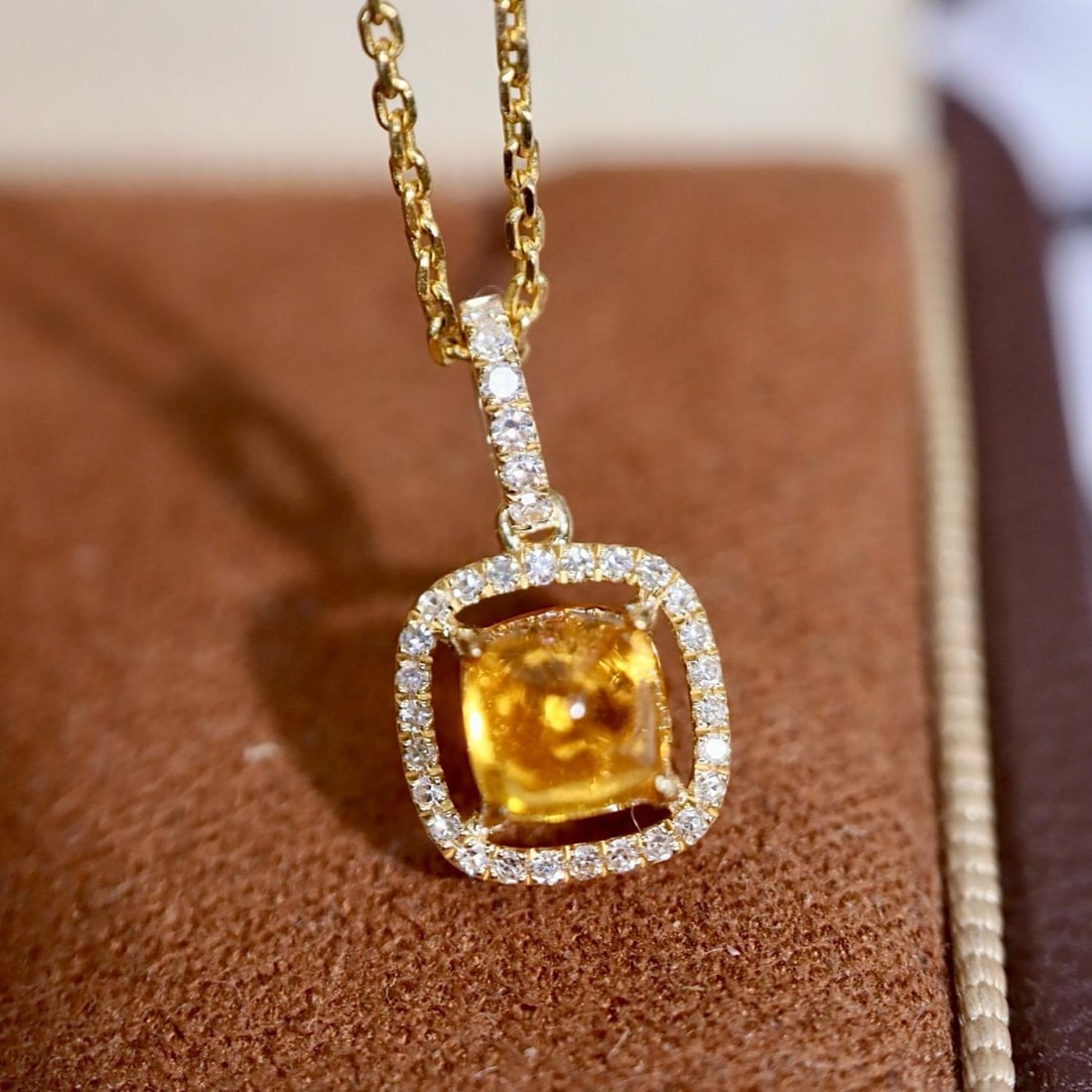 14k Gold 1.1 Ctw Natural Spessartine & Diamond Pendant( Without Chain ): Ref:231182340 // gold content:14k gold // main gemstone:spessartine // shape:sugar-loaf // carat weight:1. 0ct // color:orange // treatment:natural // // adjacent gemstone 2 : diamond // shape:round
