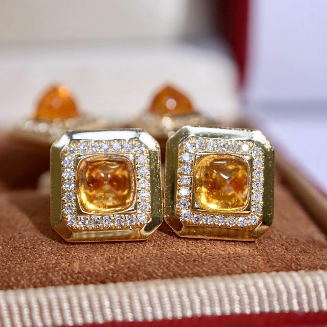 14k Gold 2.15 Ctw Natural Spessartine & Diamond Earrings: Ref:231182342 // gold content:14k gold // main gemstone:spessartine // shape:sugar-loaf // carat weight:2ct // color:orange // treatment:natural // // adjacent gemstone 2 : diamond // shape:round //