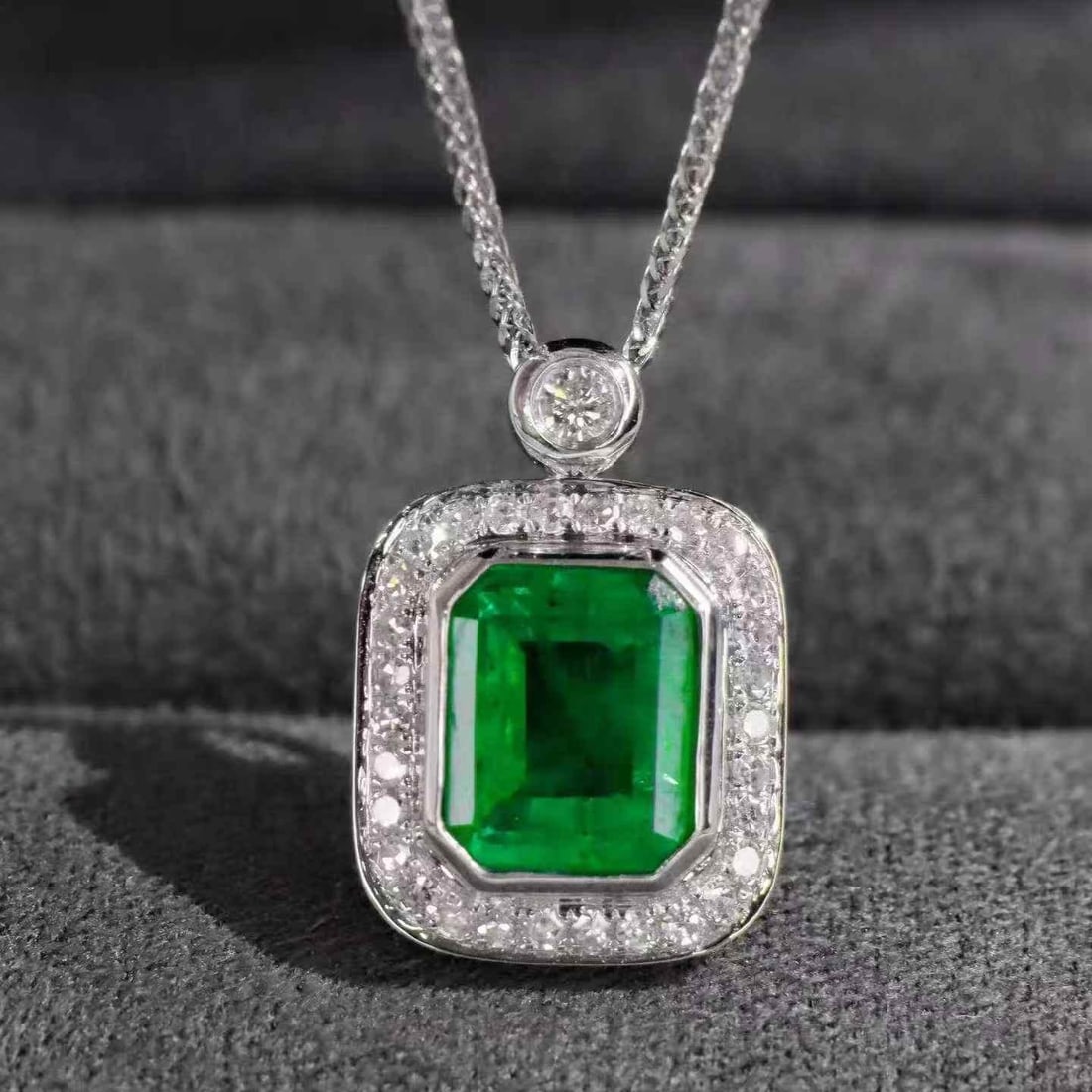 14k Gold 1.88 Ctw Natural Emerald & Diamond Pendant( Without Chain ): Ref:231182351 // gold content:14k gold // main gemstone:emerald // shape:octagonal // carat weight:1. 7ct // color:green // treatment:natural // // adjacent gemstone 2 : diamond // shape:round //