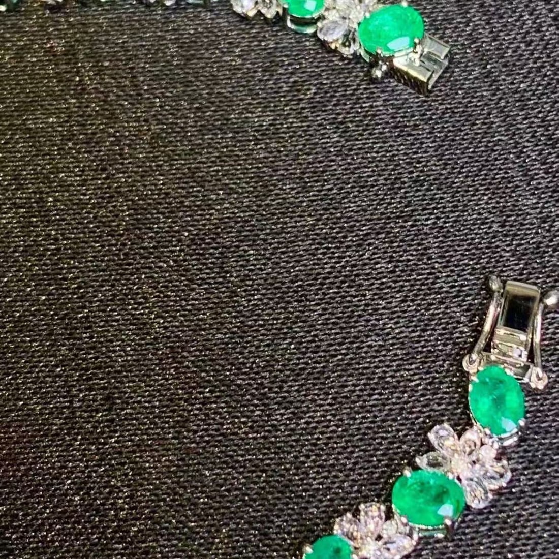 14k Gold 5.5 Ct Natural Emerald & Diamond & Sapphire Bracelet - 2