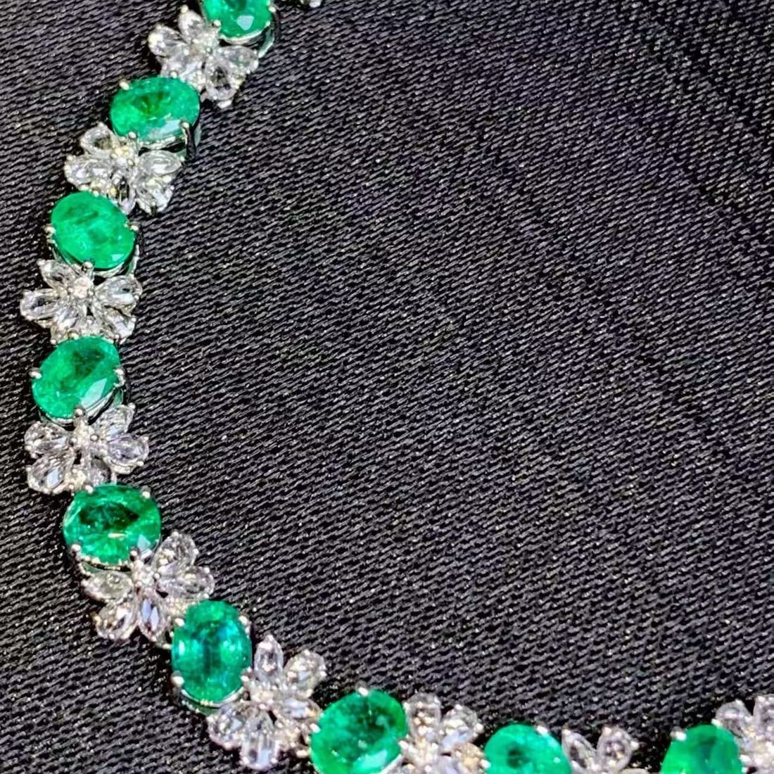 14k Gold 5.5 Ct Natural Emerald & Diamond & Sapphire Bracelet - 3