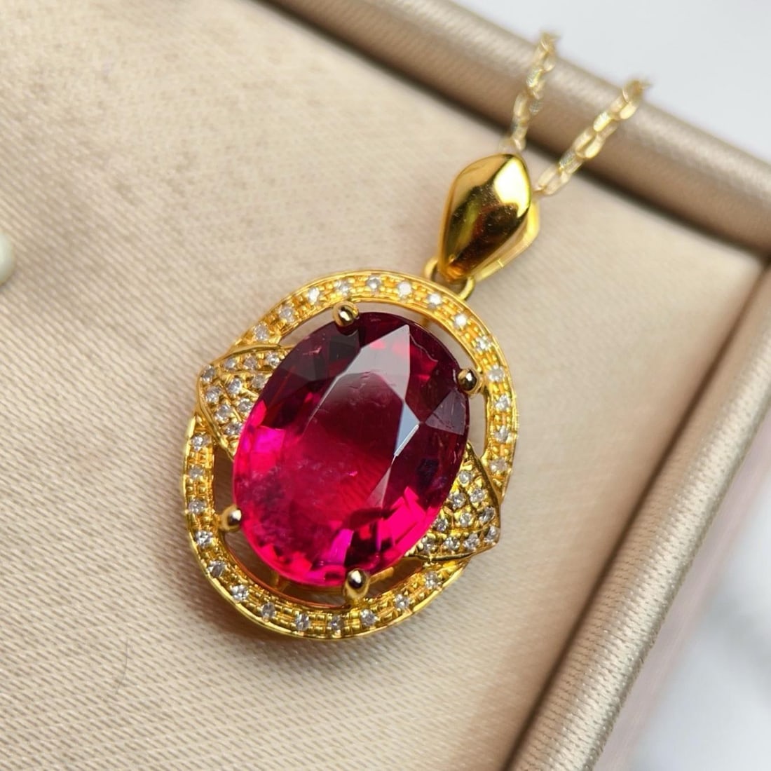 14k Gold 4.5 Ct Natural Tourmaline & Diamond Pendant( Without Chain ): Ref:231182384 // gold content:14k gold // main gemstone:tourmaline // shape:oval // carat weight:4. 5ct // color:red // treatment:natural // // adjacent gemstone 2 : diamond // number of stones:45 //